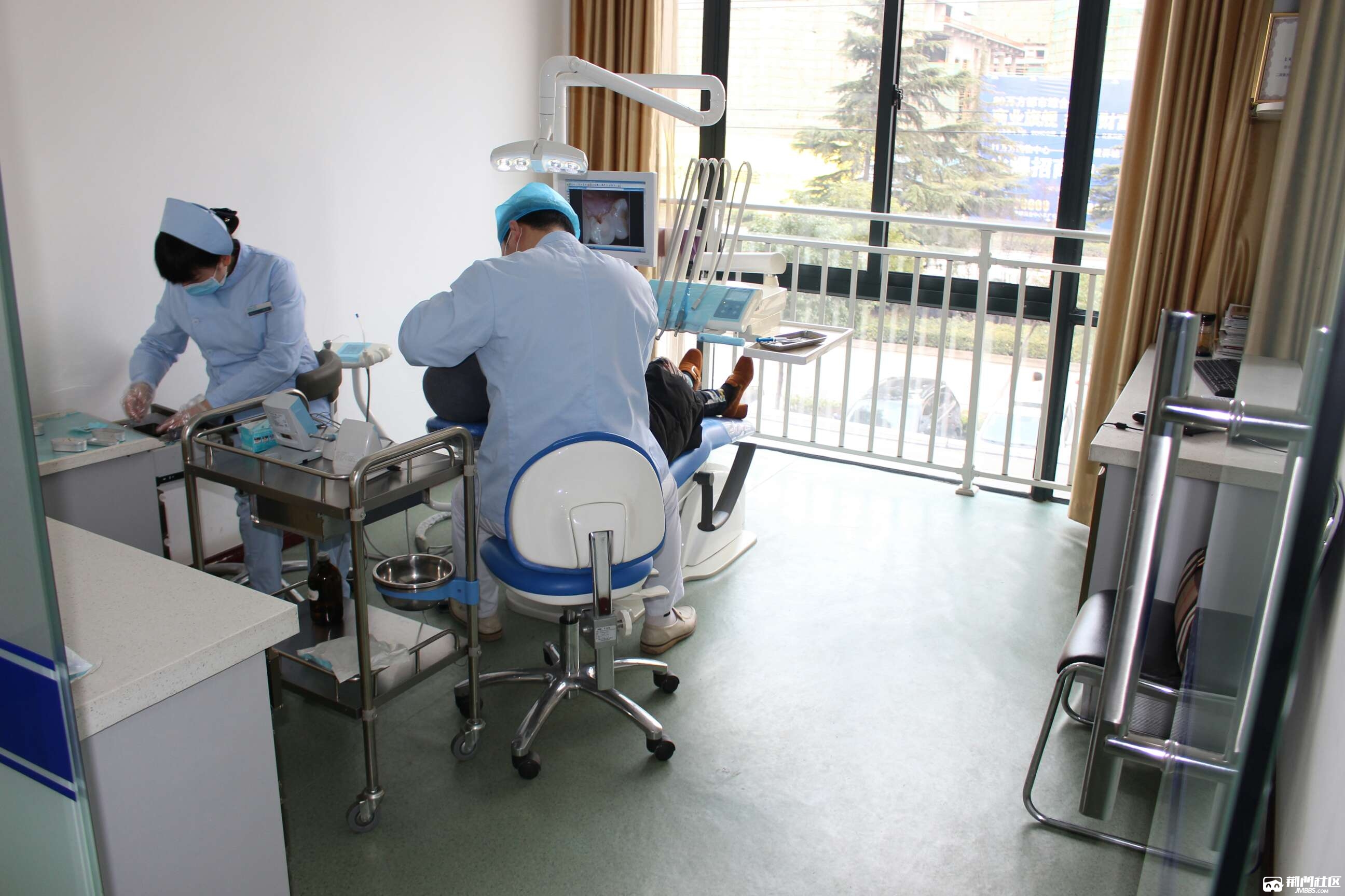 荆门市雅泰口腔招聘医护及前台工作人员(附门诊照片)