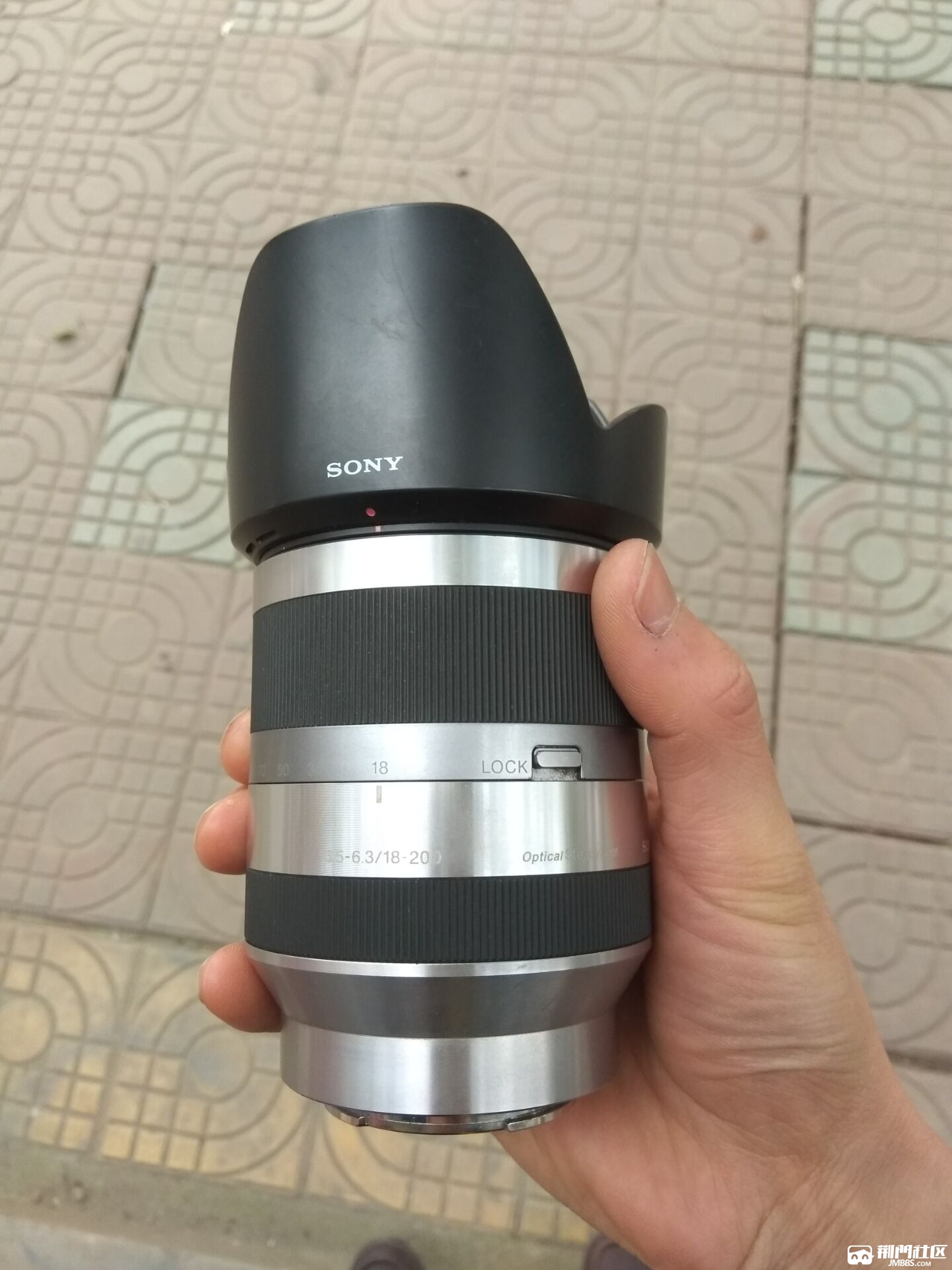 出售索尼e18200银色镜头