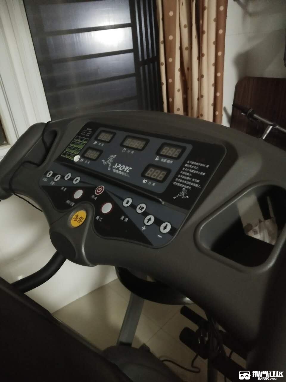 澳瑞特98层新跑步机转让