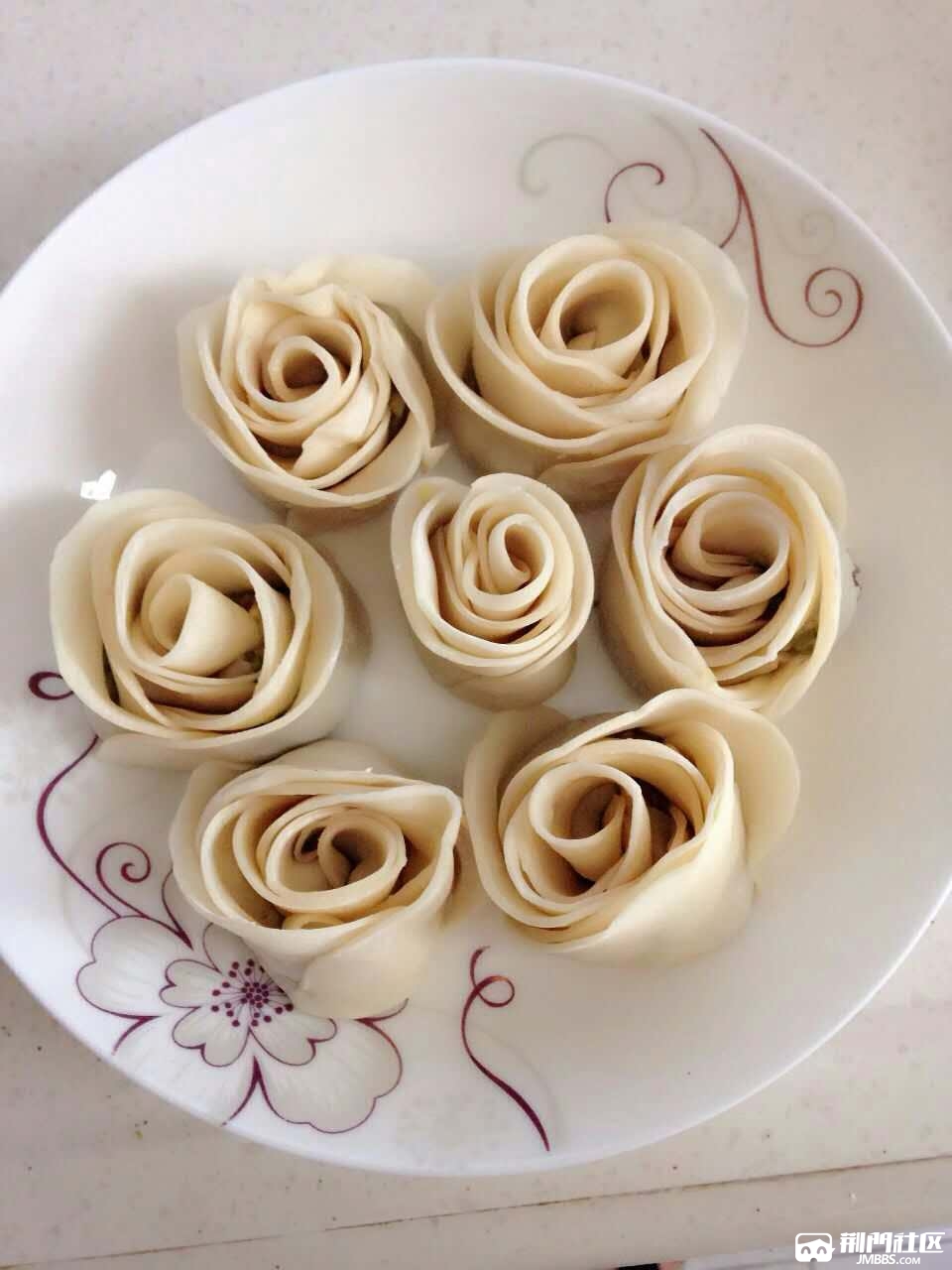这么美的玫瑰花饺子,你舍得一口吃掉嘛.