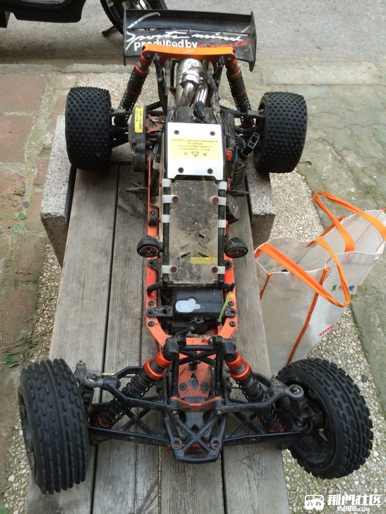 有没有人玩燃油模型车?一起玩