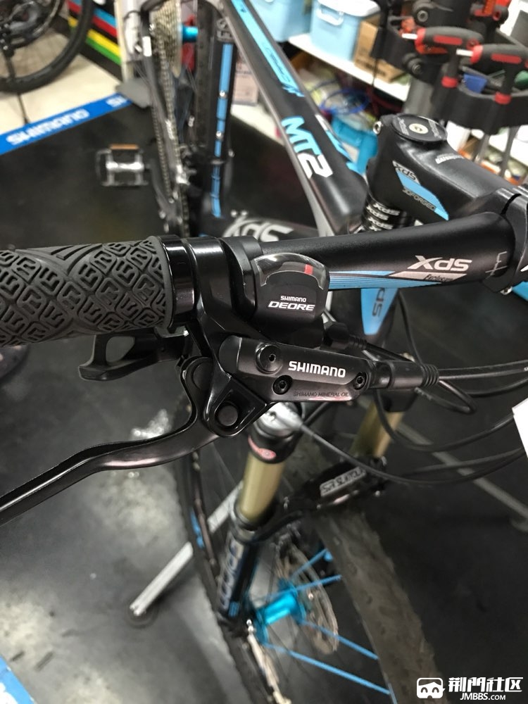 亏本清仓:喜德盛山霸mt2碳纤维山地车