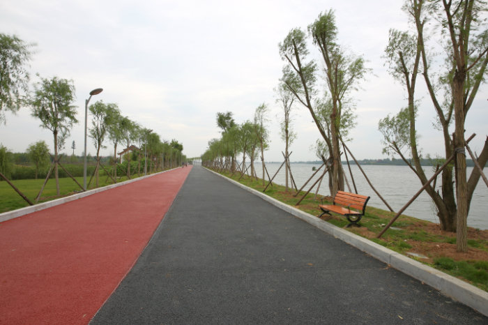凤凰湖公园沿湖跑道