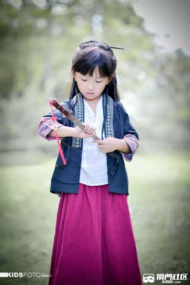 痴迷武侠的摄影师妈妈,用镜头让女儿圆了自己的江湖梦