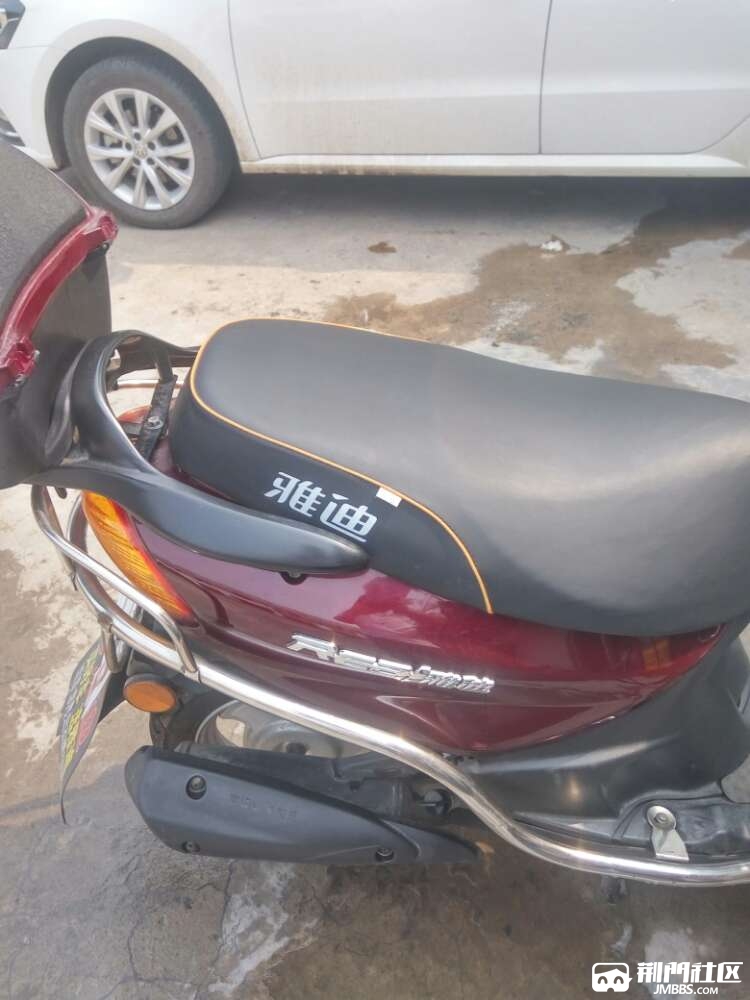 个人雅迪125踏板摩托车出售9成新红车