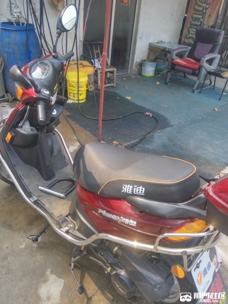 个人雅迪125踏板摩托车出售9成新红车