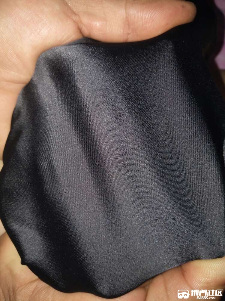 月新二楼拓谷衣服有瑕疵卖家不承认