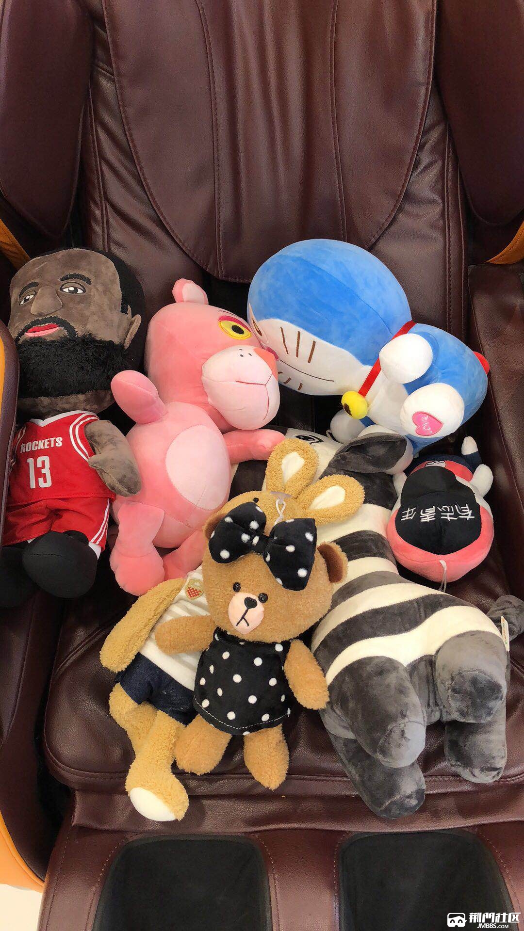 帮朋友卖卡通布娃娃