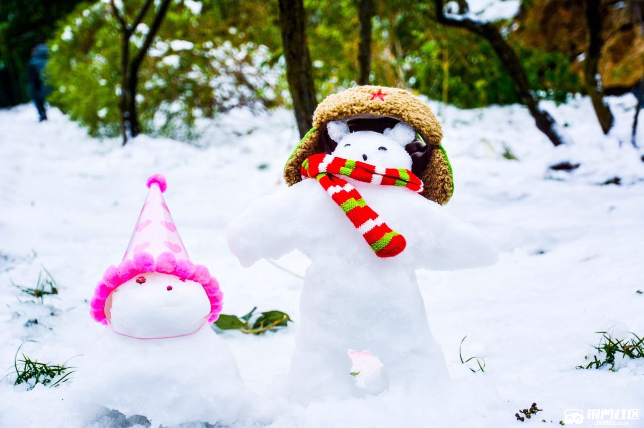 抓到两只可爱的雪人宝宝