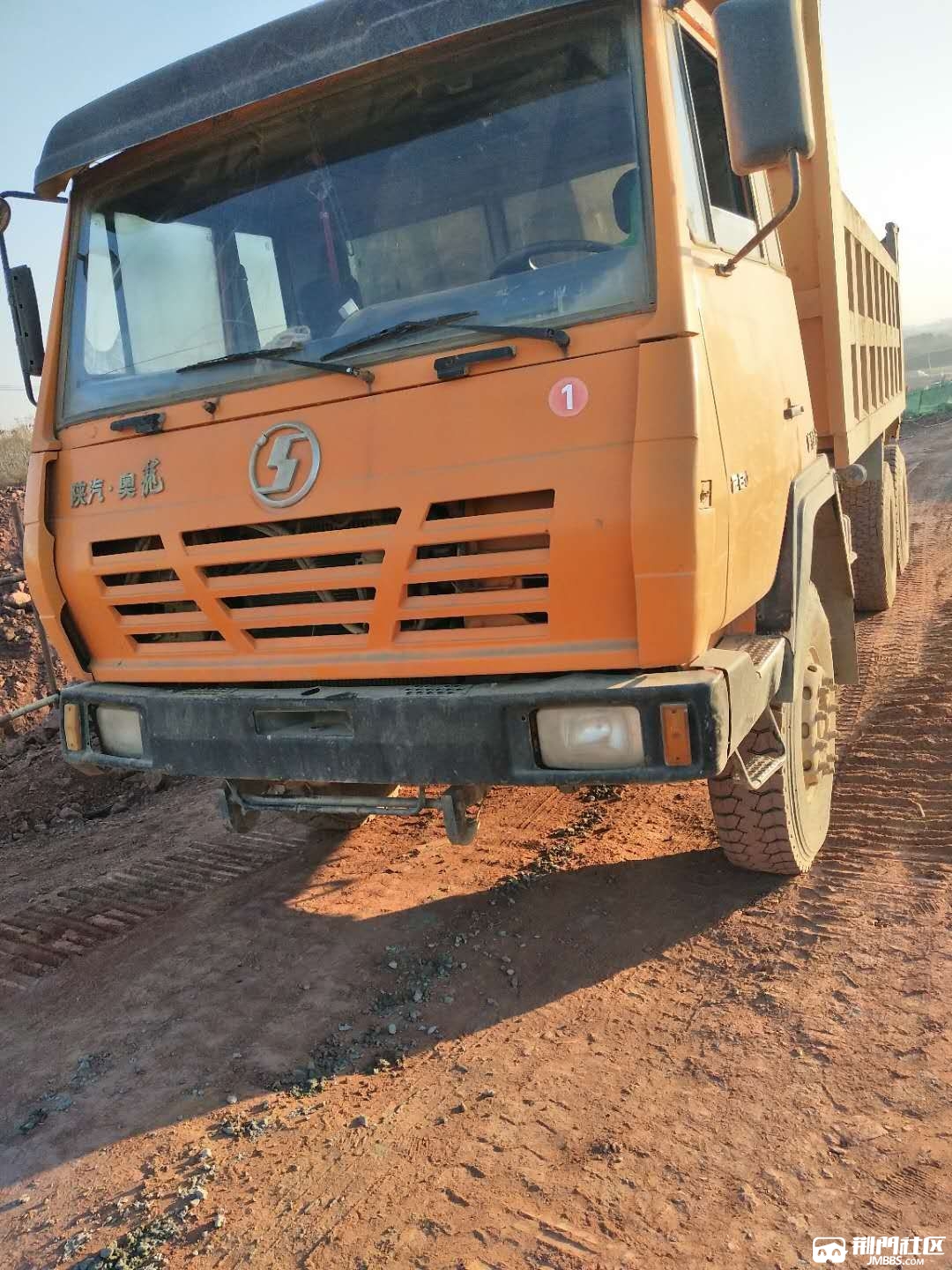 陕汽奥龙黑皮渣土车出售