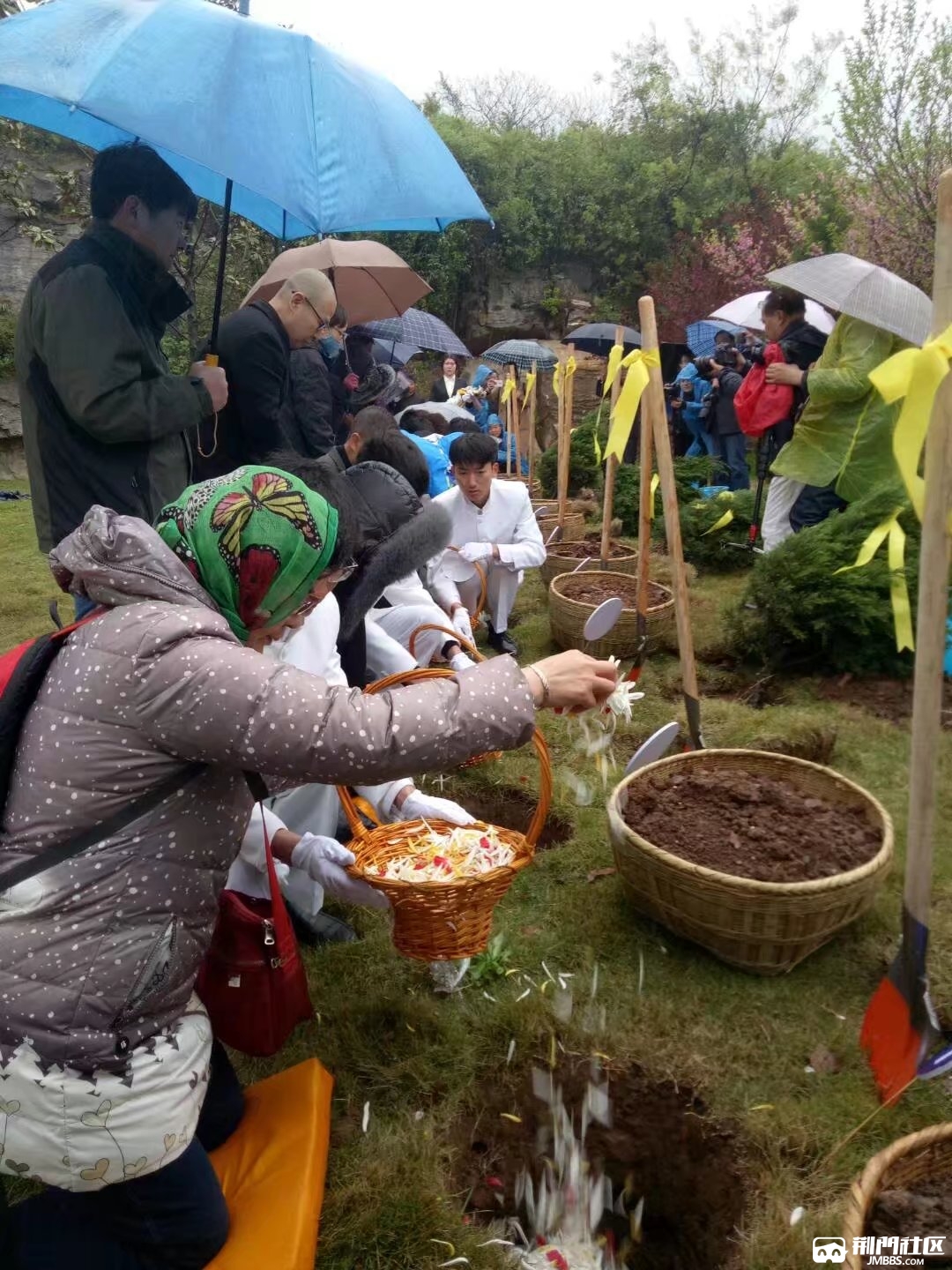 生态安葬文明祭祀青山公墓节地生态葬及百联祭清明活动