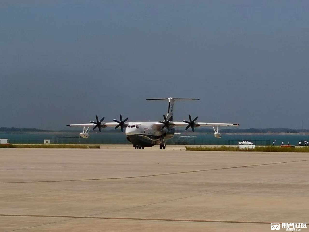 ag600飛機從珠海飛抵荊門漳河機場成功轉場