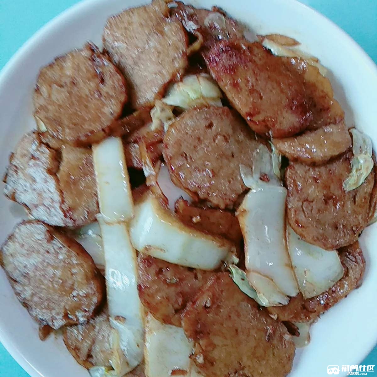 老公做滴晚餐,肉糕炒大白菜梗子,凉拌海蜇丝,炒红萝