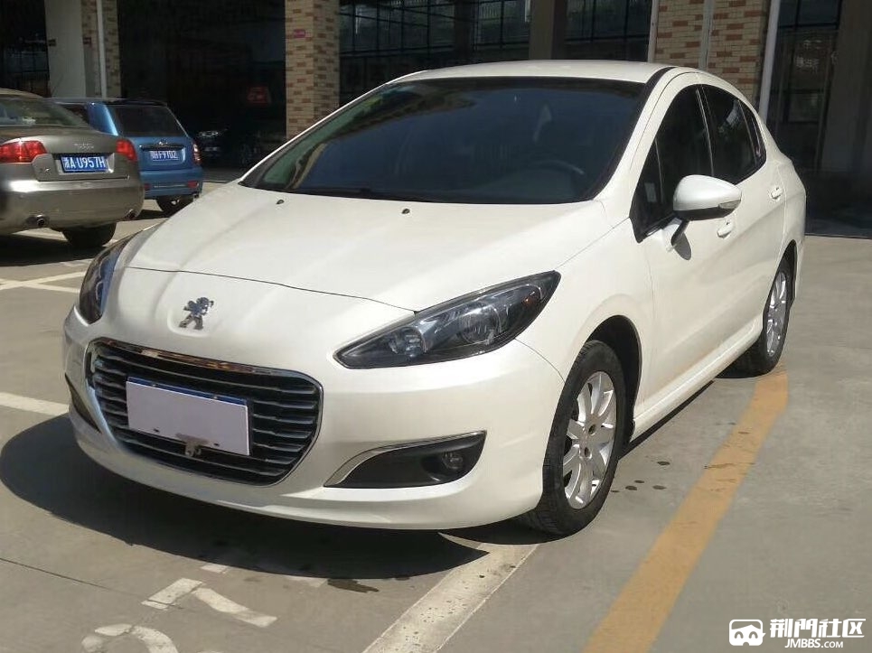 2016年底上牌东风雪铁龙标志308珍珠白原厂漆