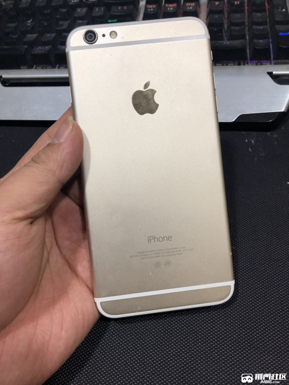 苹果iphone 6p 16g银色国行10.3.3系统 900元