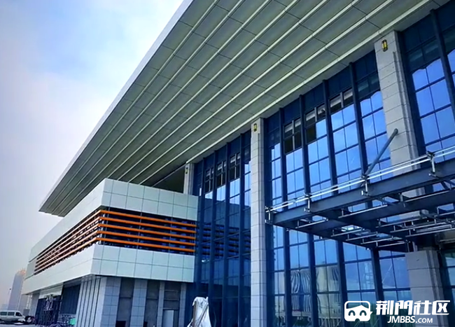 荆门客运南站的最新照片,搞成这个样子了,你们觉得年前开得了业吗?