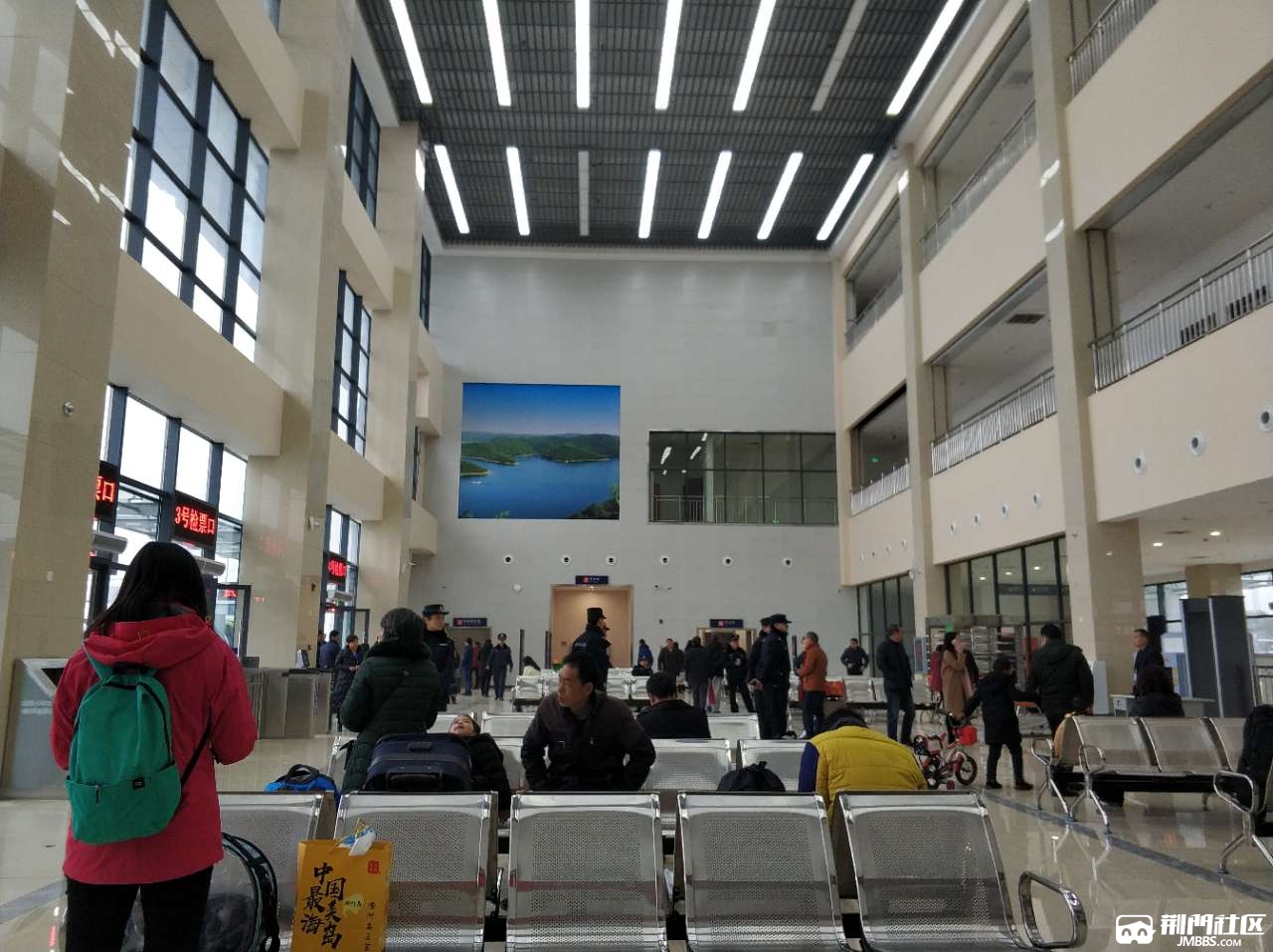 客运北站首日人流量很少 - 声色荆门 - 荆门社区 - 强势媒体 荆门门户