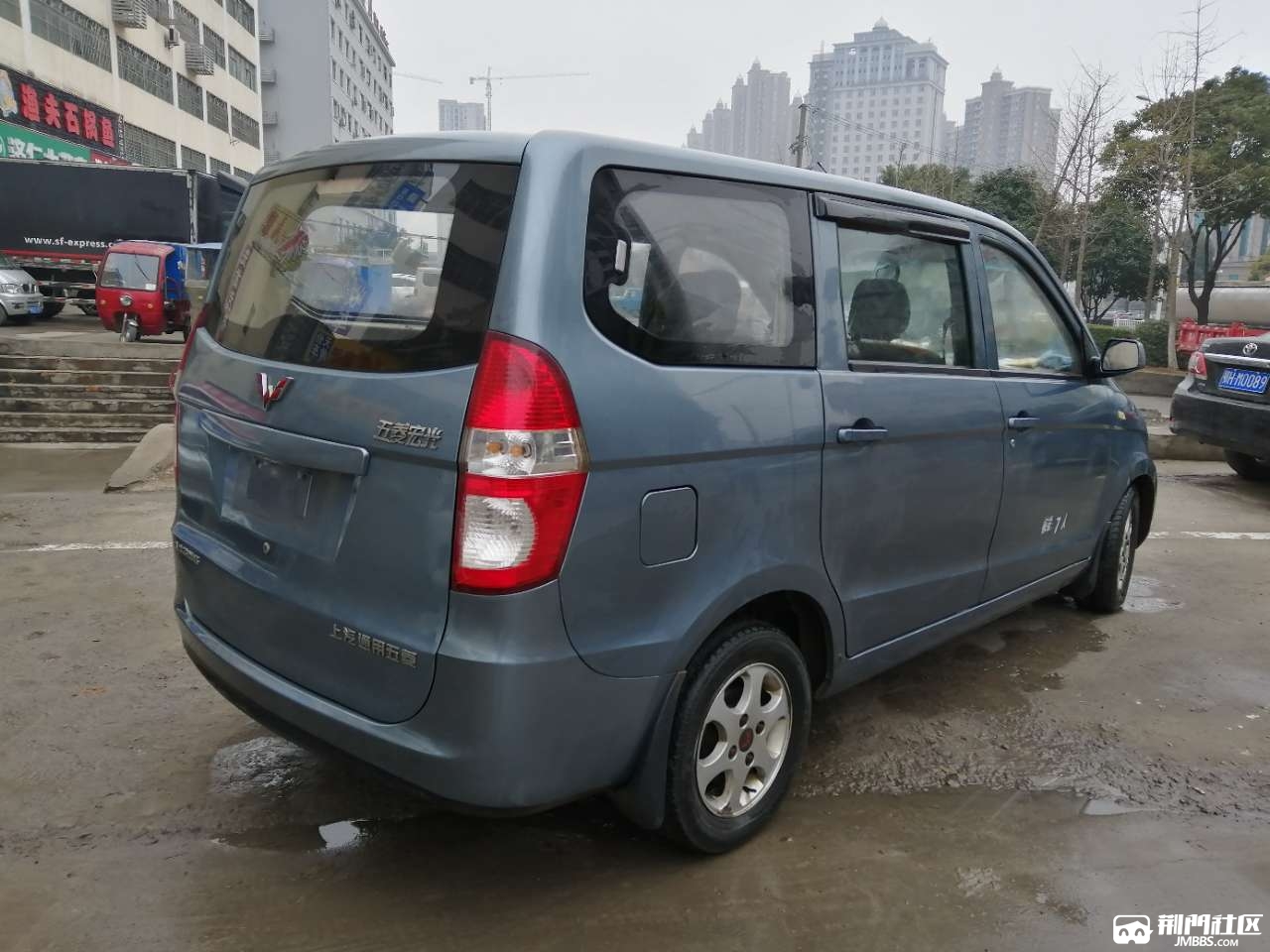 12年的五菱宏光1.4排量九万多公里保险到年底联系