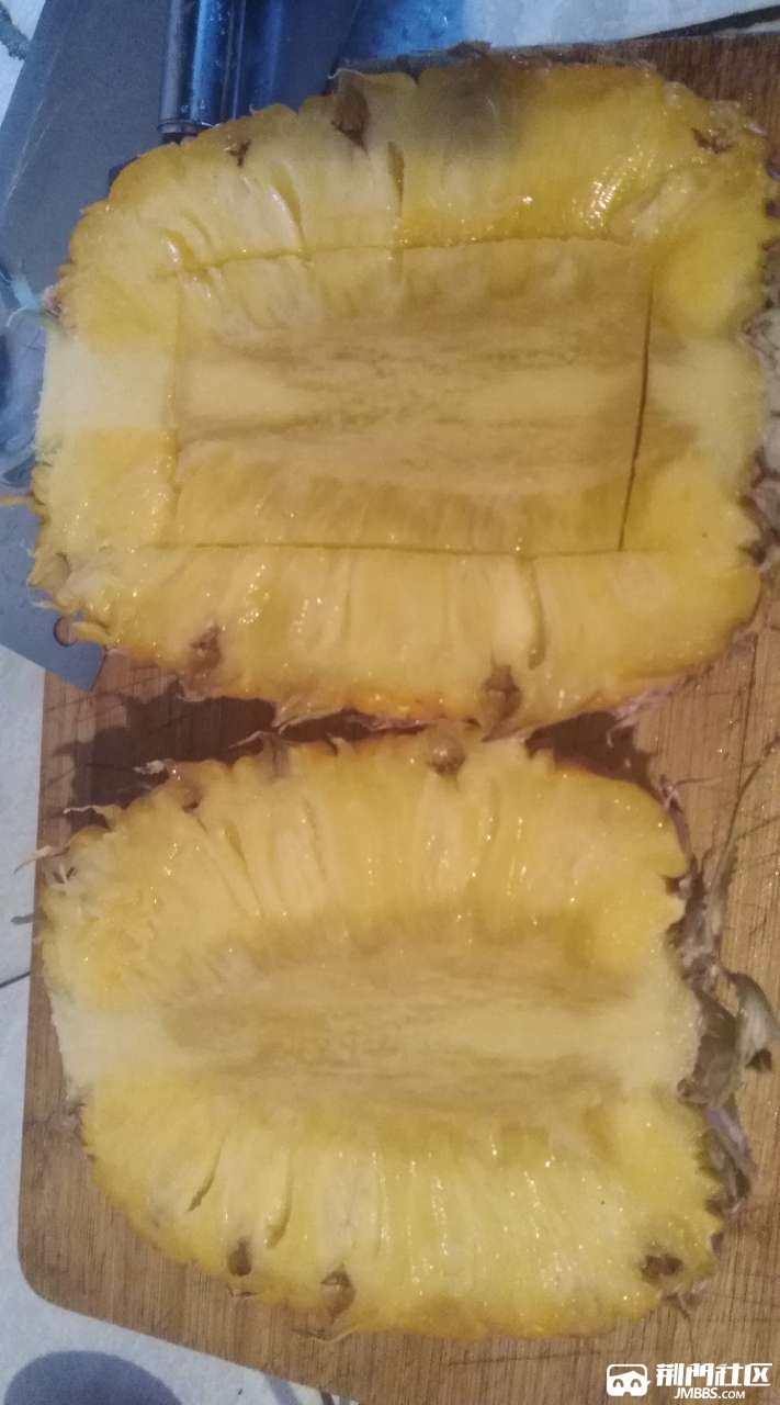 三个菠萝坏掉的图片图片