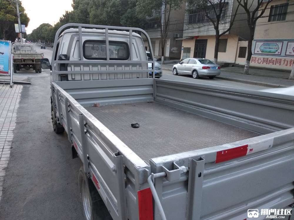 出售2011年东风柴油小货车31米的车厢48