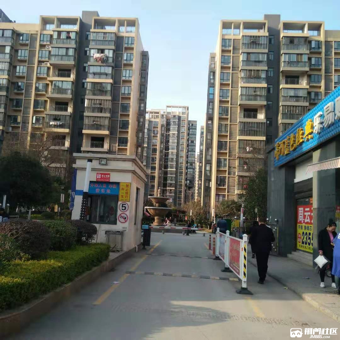 楚荣首府 三室两厅 新装修 家电齐全 证满两年 53.8万