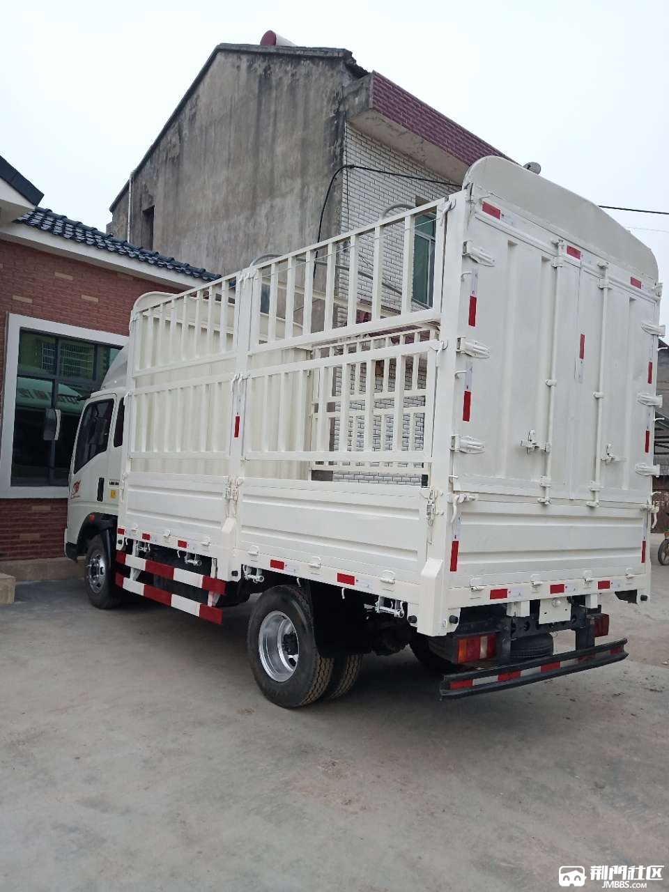 重汽豪沃仓栏货车