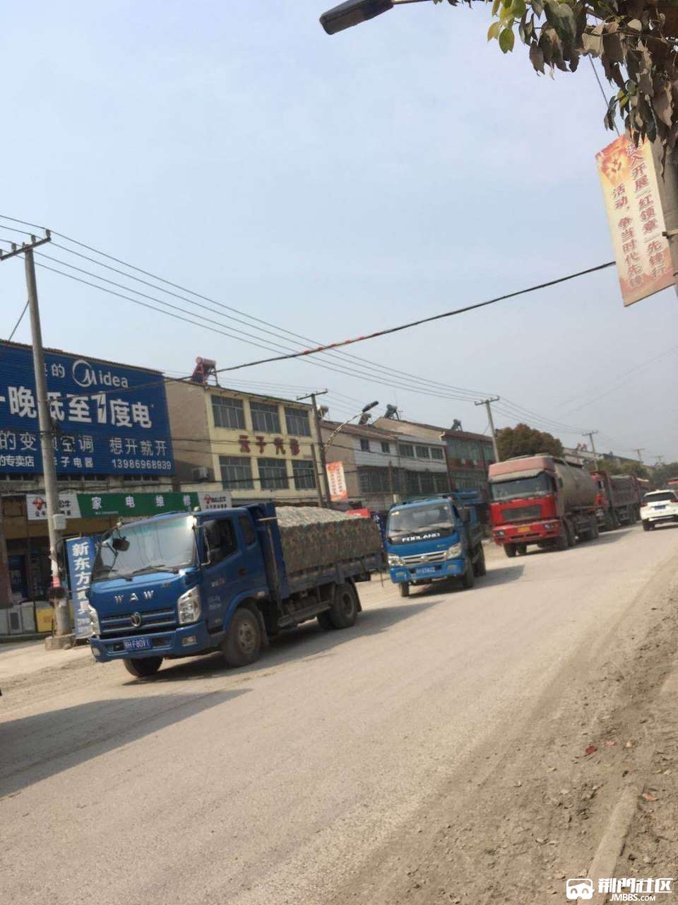 东宝区子陵镇滴领导请给我们一个说法