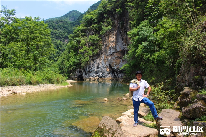 这里就是小漳河,是漳河的源头,日日夜夜静静的流淌,让我们默默的为他