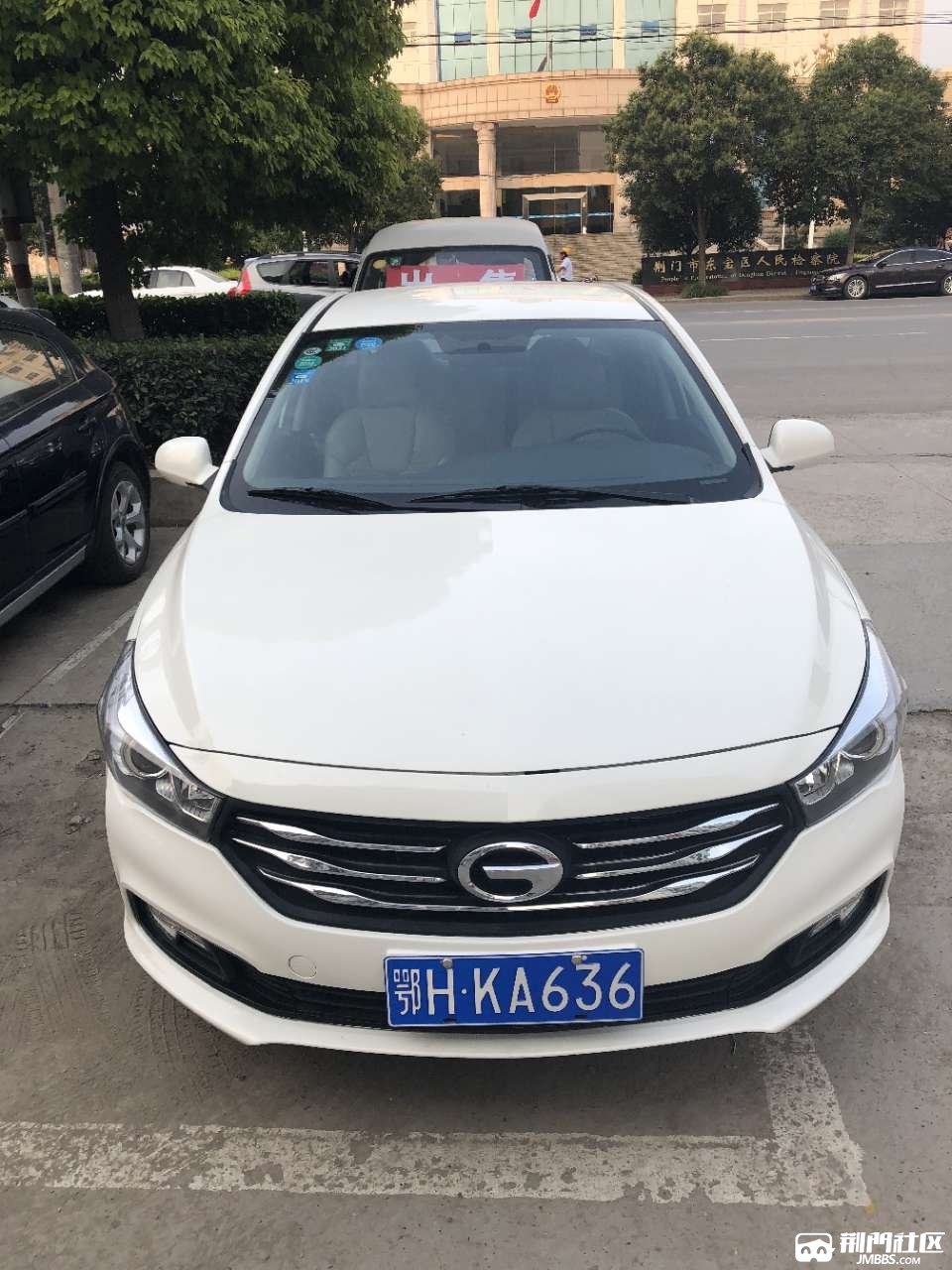 个人一手车15年传奇小轿车制动档白色就换了一个前保
