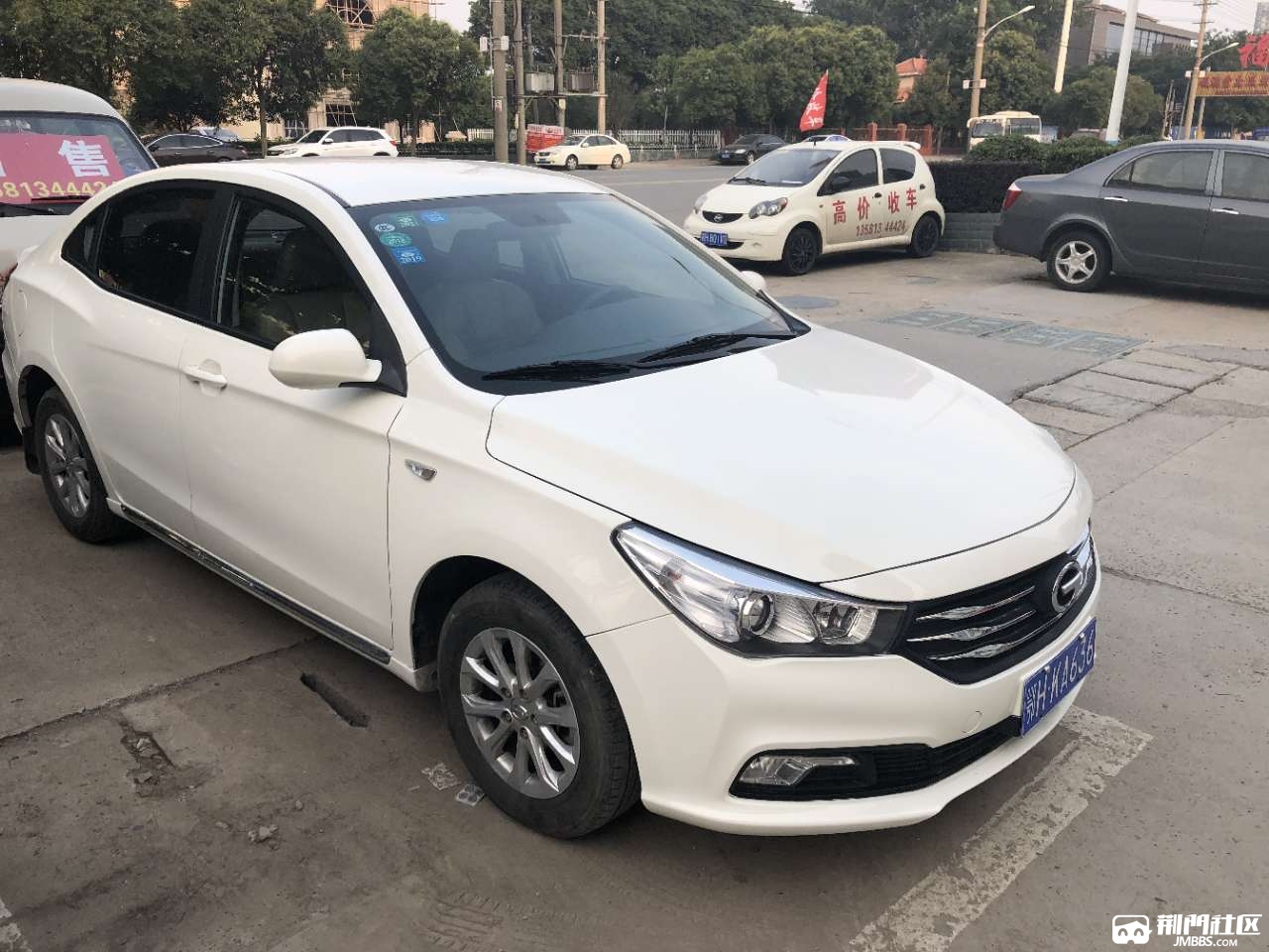 个人一手车15年传奇小轿车制动档白色就换了一个前保
