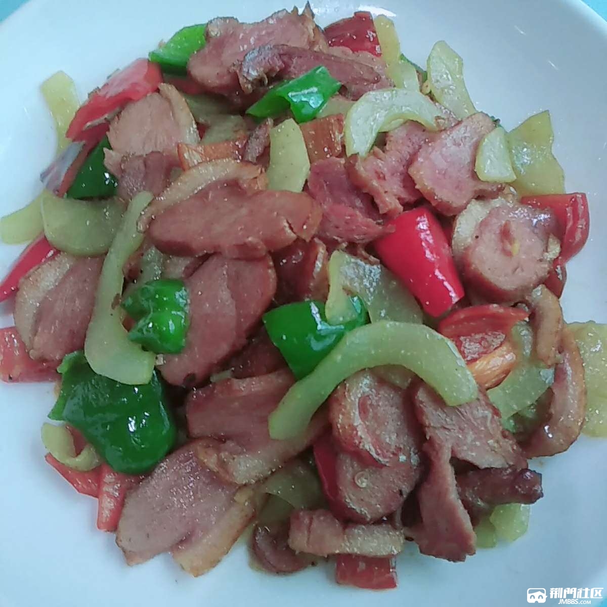 鹅脯肉炒黄瓜,韭菜炒鸡蛋,花生米