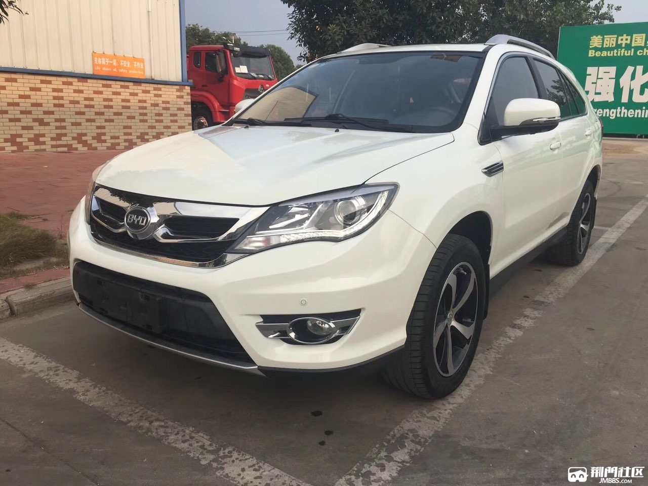 17年2月上牌比亚迪s7,2.0t自动挡豪华版,7座大suv,配置逆天,实表1.