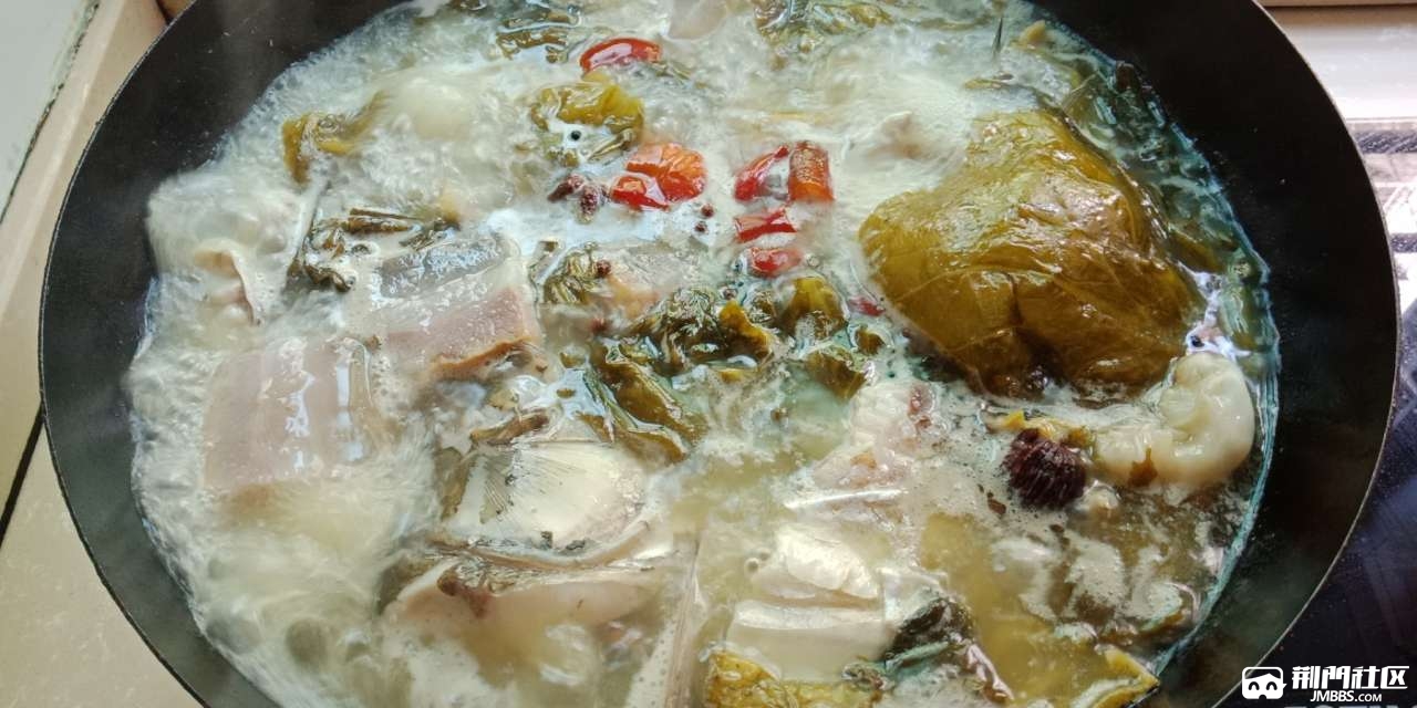 自家去年的五花腊肉,切大块!