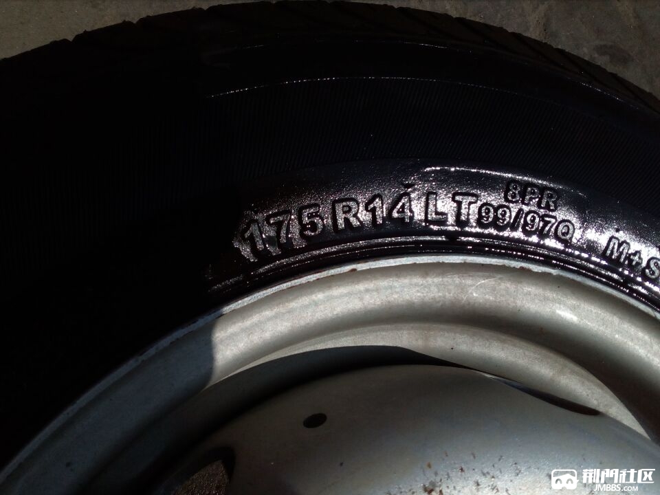 175r14真空轮胎带钢圈出售