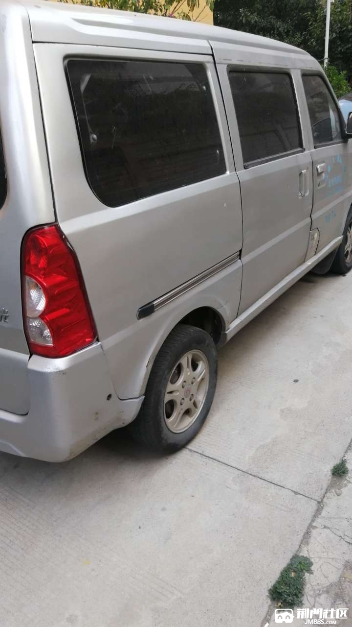 五菱荣光8000元,09年的车17508690601