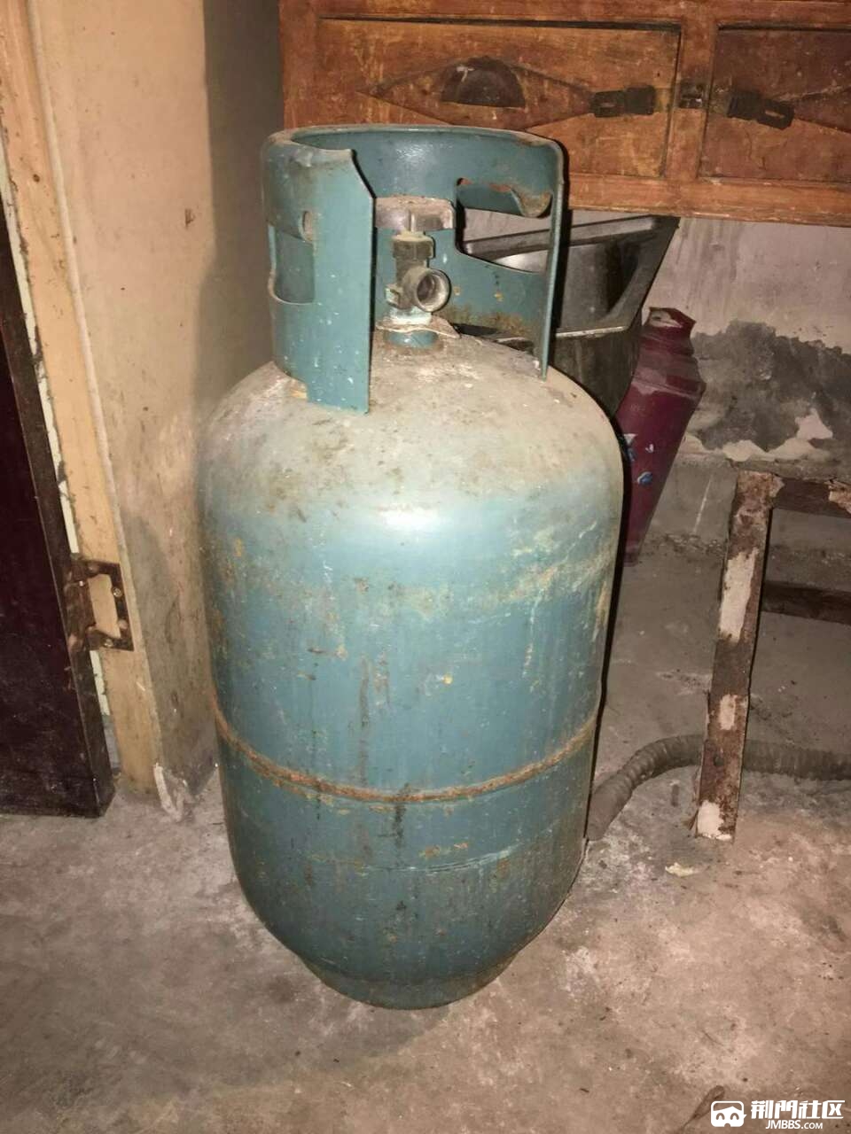 煤气罐50元一个有意者请联系18672467376