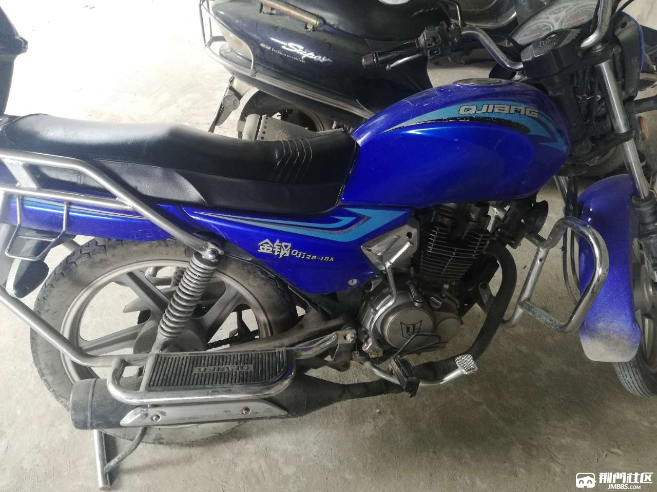 八九成新钱刚125摩托车低价卖