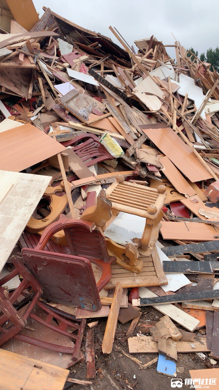 常期回收各种废旧家具托盘地榻板木地板模板木方以及家