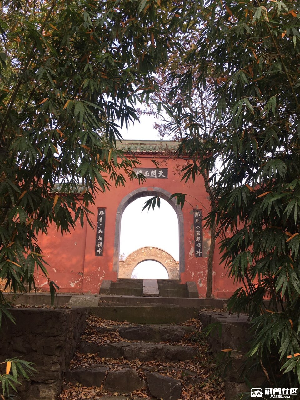 几乎被荆门人遗忘的荆门九龙谷,山顶上的玉皇阁,萧条