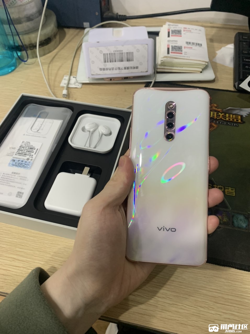 vivox27pro8 256激活一个月左右,华为p30pro8 256高保都是全套