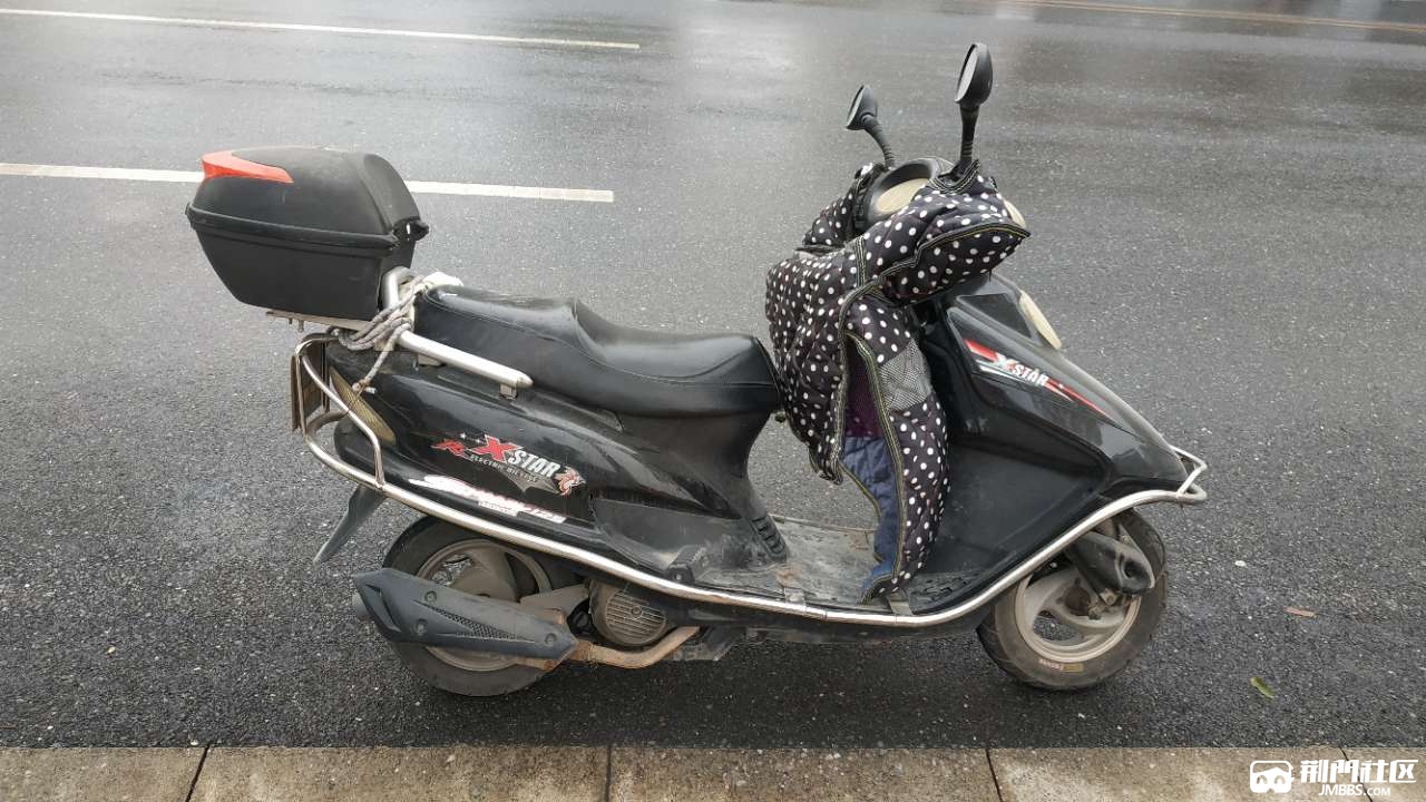 五羊本田踏板摩托车,七成新,无牌,发动机一点就着