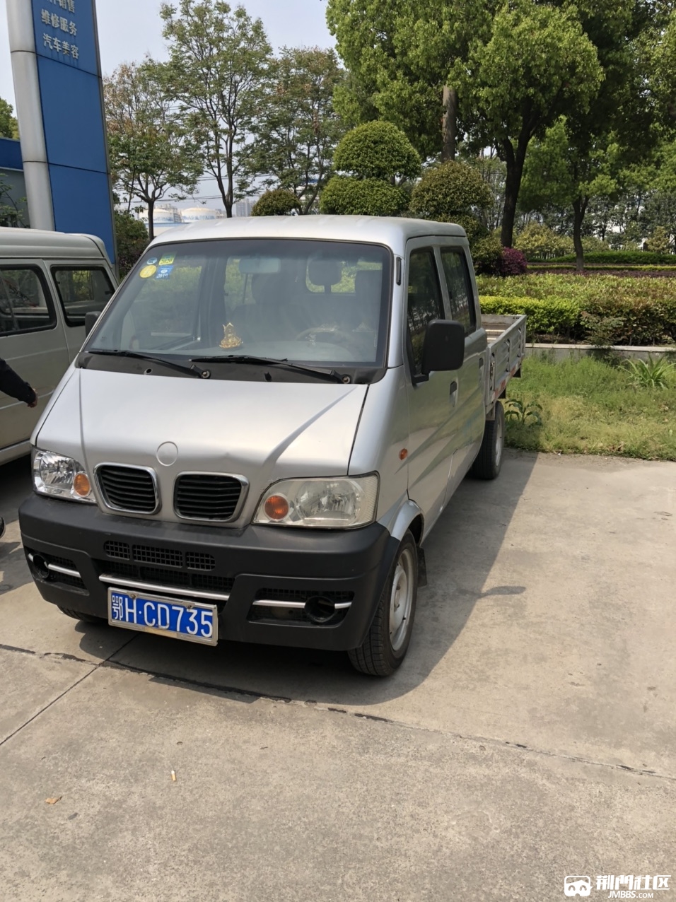 出售12年双排货车,带空调,2米货箱,费用齐全,一