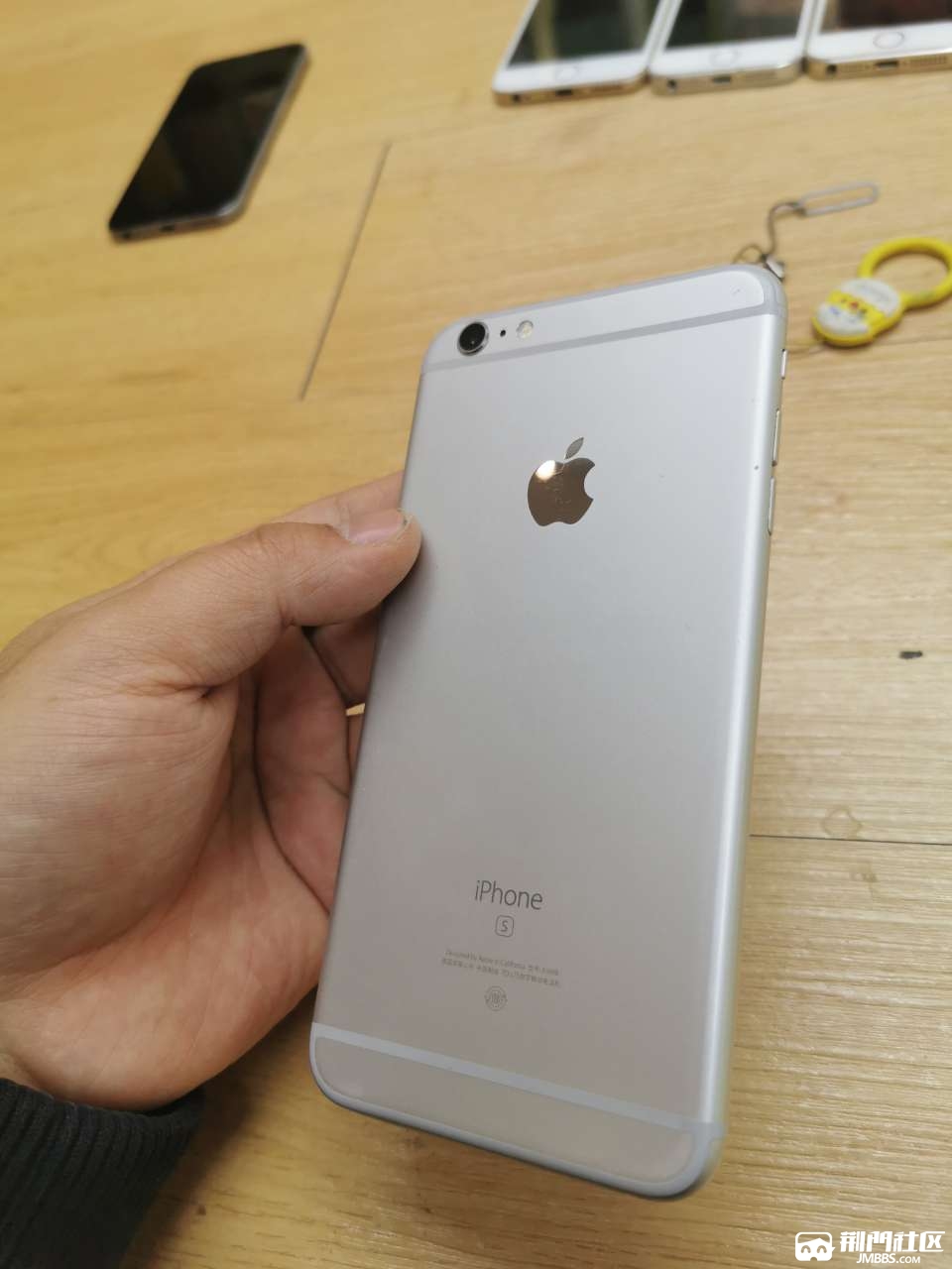 苹果iphone6sp32g银色国行750元