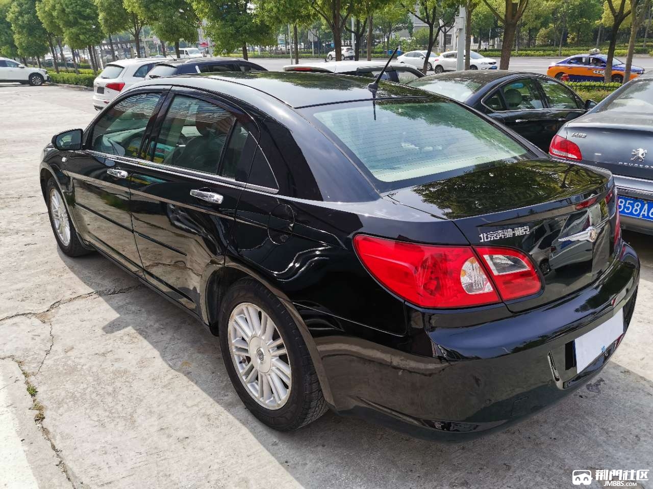 北京奔驰戴克,克莱斯勒铂锐出售