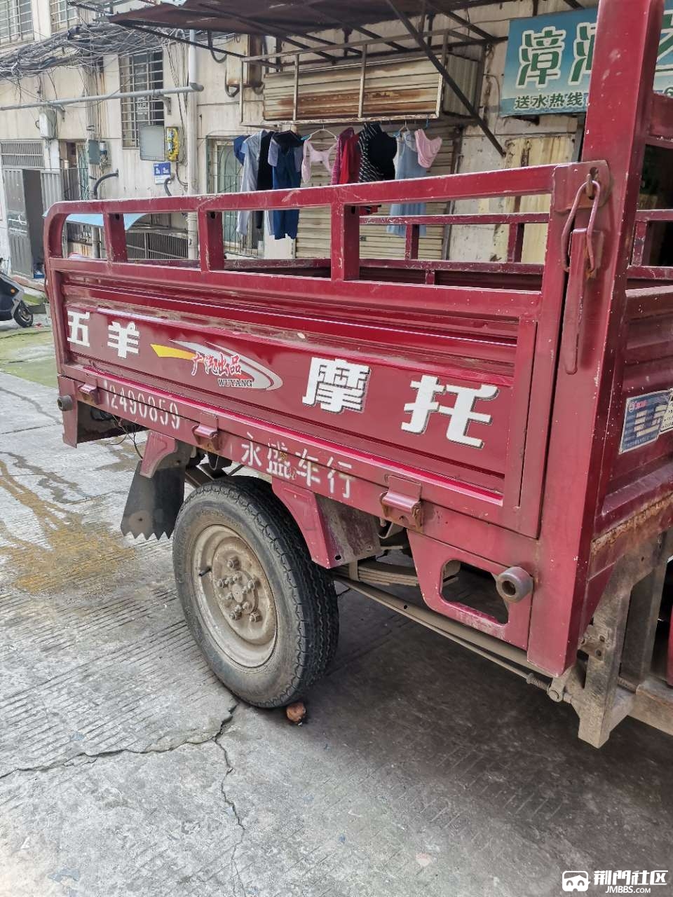 五羊正三轮摩托车出售,证件齐全2000块,电话15572646597