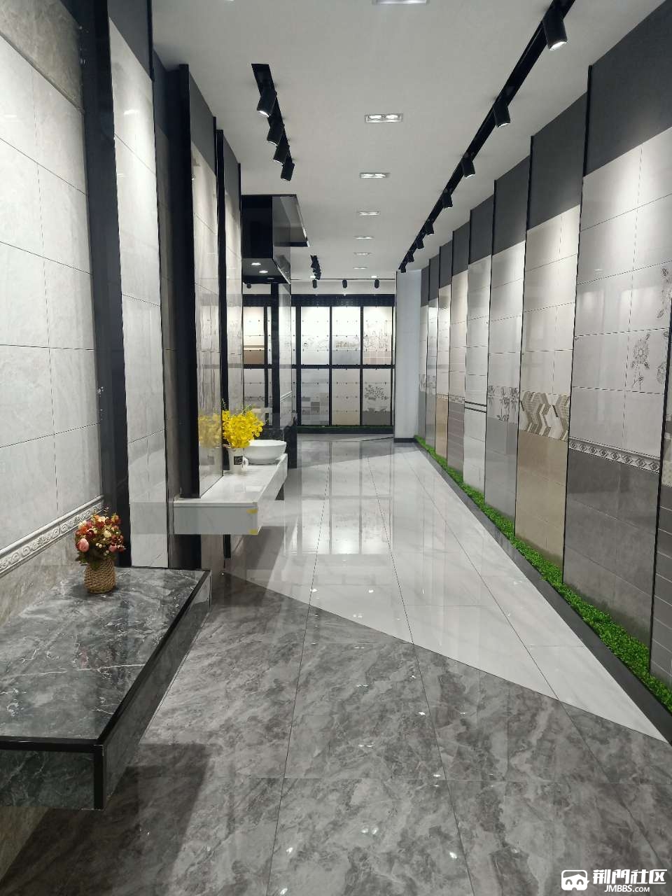 南城明珠荣旺瓷砖诚聘导购一名,业务员数名