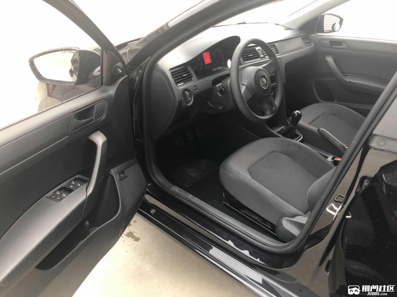 出售2016年上牌的手动挡大众桑塔纳