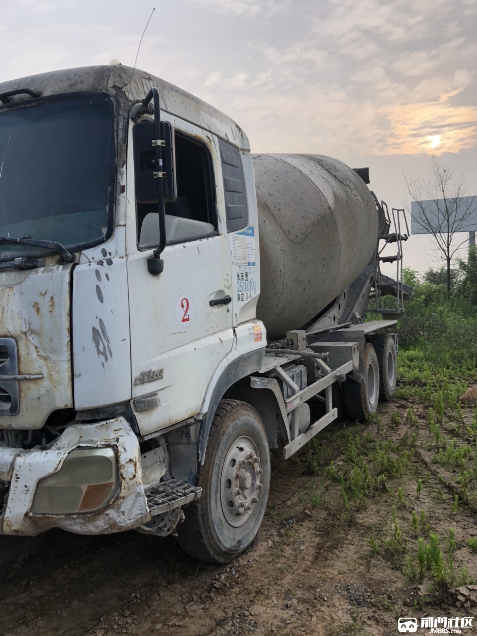 出售一台混凝土搅拌车,12方,2010年上牌,雷诺