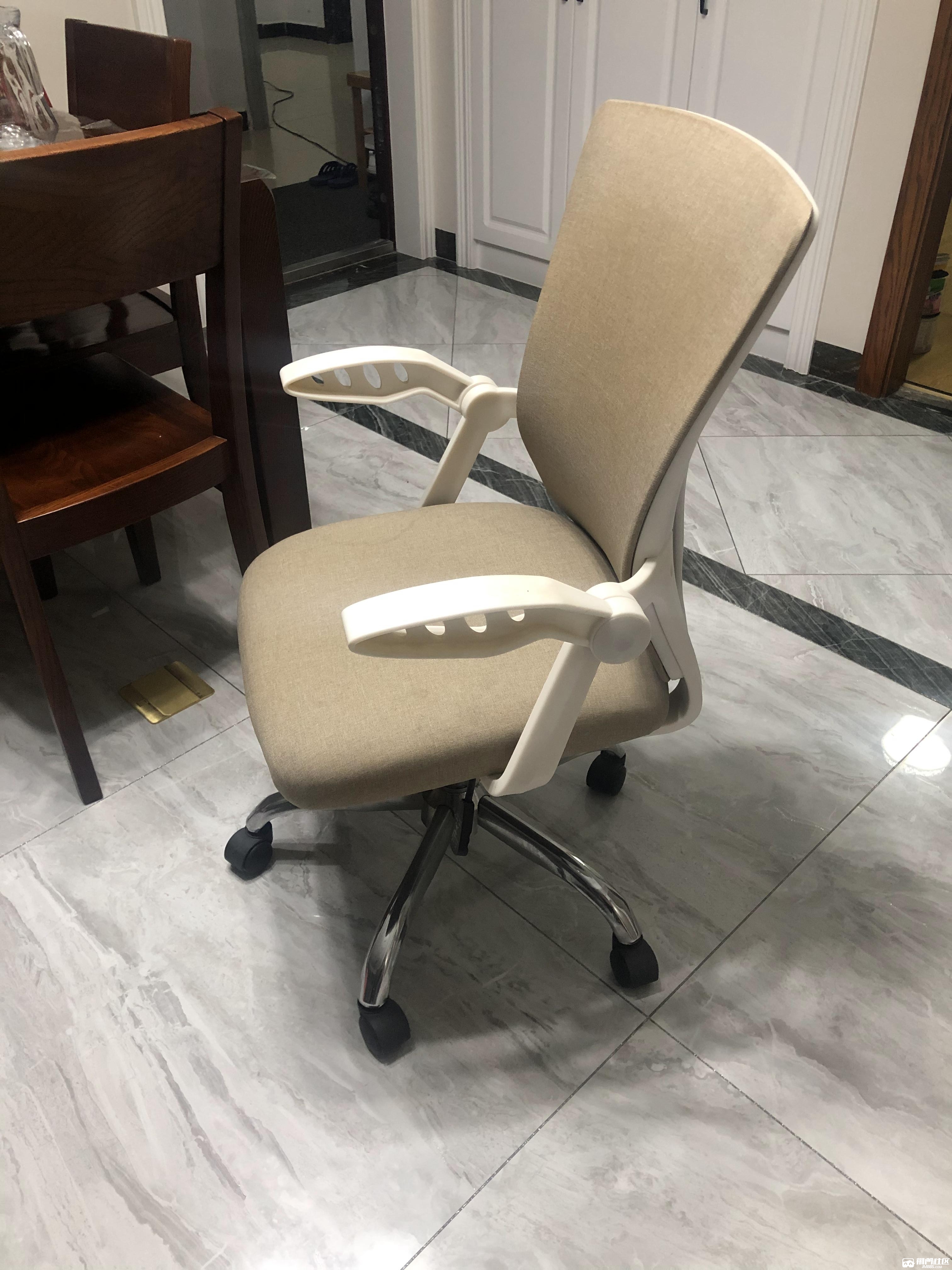 转让电脑椅子一把(50元)