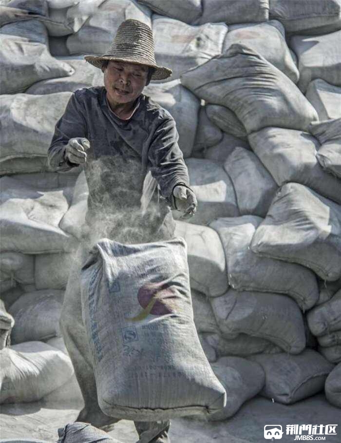 今天工地的水泥有点冲人子